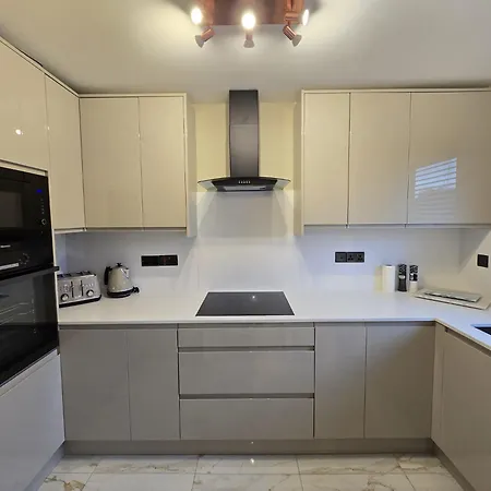 New 2 Bedroom Appartment In Manchester - Stretford - Old Trafford Close To Football-Cricket Ground & City Centre Extérieur photo