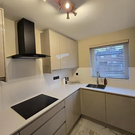 New 2 Bedroom Appartment In Manchester - Stretford - Old Trafford Close To Football-Cricket Ground & City Centre Extérieur photo