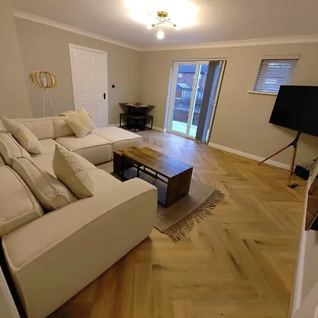 New 2 Bedroom Appartment In Manchester - Stretford - Old Trafford Close To Football-Cricket Ground & City Centre Extérieur photo
